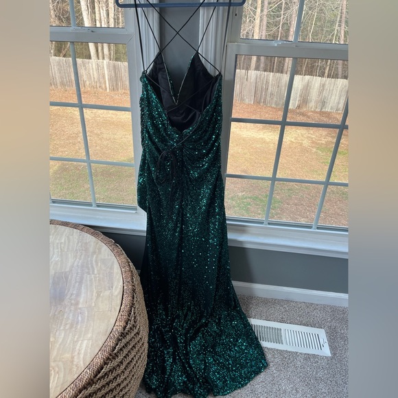 Cinderella Divine CH225 in Emerald Green - Picture 9 of 12